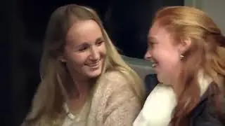 Заразительный смех в метро...   Улыбка до ушей
