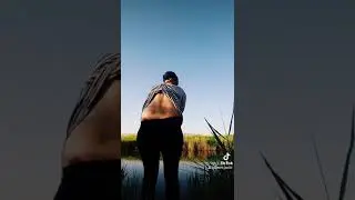 Женщина на рыбалке прикол😂