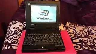 Windows 95 Startup on a Dell Latitude 450mc Laptop