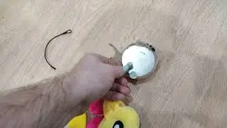 Снимаем магнитный замок с одежды.