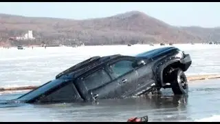 Как под воду уходят люди и машины