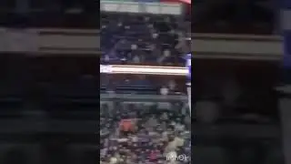 Хоккей/12 тысяч зрителей поют гимн