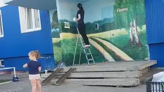 Дорога домой через луг, горы и реки – жительница Кургана разрисовала подъезды
