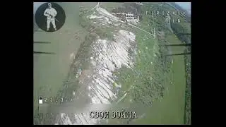 Поражение FPV дроном камикадзе блиндажа противника.