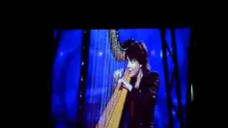 Catrin Finch playing the queen of sheba.