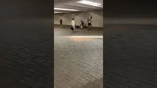 Show mast go on Queen- аккордеон Метро  Киев божественно играет