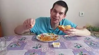 Мукбанг. Кушаю гамбургер и картошку фри с сырным соусом.