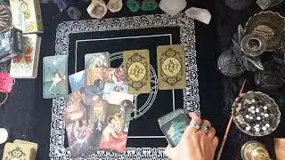 Всё о нём. расклад на картах таро.