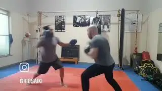 Corpo para um lado, golpe para o outro