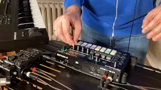 "Tell me something about yourself" - Roland MC-101 Techno Jam with live keyboard playing