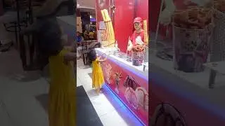 #Turkish #style #ice cream #Centaurus Mall Islamabad #Izza Malik #tiktok #snake video