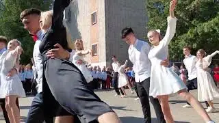 Танец выпускников в Средней школе № 3. 2024 год