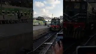 Parallel Action at Karachi Cantt Karachi Express ↔️ Millat Express #parallelaction #trainshorts