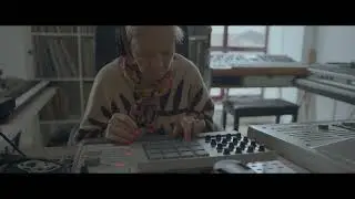 Cooking with mother making a lofi beat on the akai mpc X