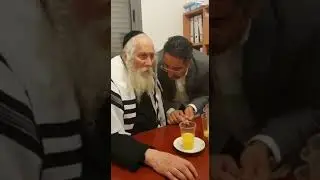 הרב ברלנד המקובל מברך את יואב שיינר