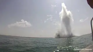 Взрыв торпеды в воде. Уничтожение торпеды времен ВОВ.