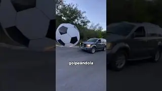 QUE PASA SI GOLPEO LA PELOTA MAS GRANDE DEL MUNDO CON HELIO?😱 