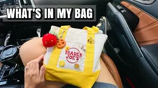 what's in my bag | everyday summer essentials- Trader Joe's mini tote