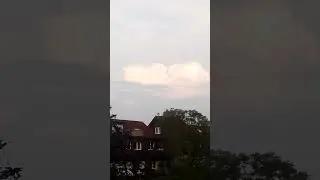 Eine Zelle die vorher noch ein Gewitter war ist jetzt nur noch ein starker Schauer und zieht hierhin