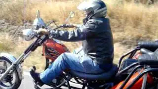 Moto triciclo en marcha