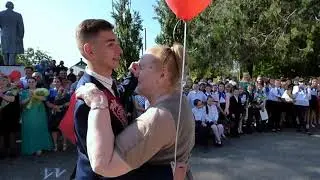 Танец на выпускной 11 класс с классным руководителем 10 школа Горловка. Пере озвучка #4