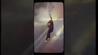 rewind to days of fall out past at @officialwwwyfest 🎈@wizkhalifa @TravieMcCoy 🎥 juan flores