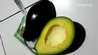 buah alpukat super||warna hitam||daging tebal||super lembut dan gurih rasanya
