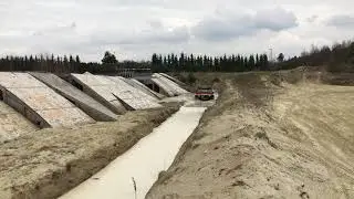Team offrovers Land Rover Defender water crossing