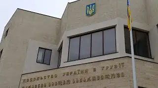 Катя, меня отфутболили. Надо ехать в Незалежную