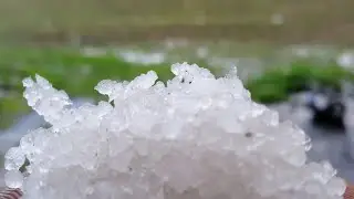 بطريقي الى الرمثا ولحظة تساقط البرد والثلج في منخفض20_1_2021 الاربعاء