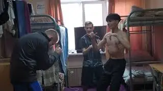 Туса Ислама с друзьями перед съемками