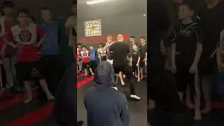 Лендруш делится своим опытом с молодыми ребятами #бокс #popmma #hardcore #лендруш #boxing