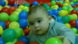 В первые так много разноцветных шариков.In the first so many varicoloured marbles.