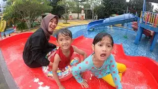 MAIN SELUNCURAN TINGGI DI KOLAM RENANG 🥵 - Liburan Keluarga | Ali vlog