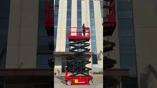 Self propelled scissor lift