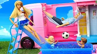Viajando com a Barbie e sua família para o interior! Novelinha da boneca Barbie em português