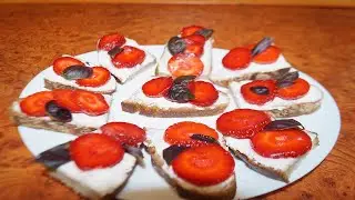 БУТЕРБРОДЫ С КЛУБНИКОЙ И ТВОРОЖНЫМ СЫРОМ