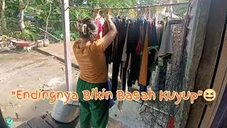 Housewife Activities in the Village of Beres² Continue Washing Motorbikes When It Rains #dailyvlo...