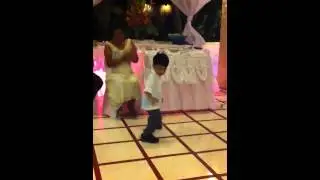 Little bro dancing during vication,must watch