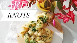 Chilly Flakes Cheesy Garlic Knots Recipe || نان سیر مسکه دار”خوش عطر