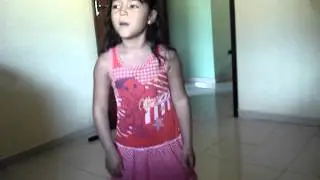 Letícia Dançando TUM TUM.