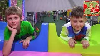 ВЛОГ Игорь и Богдан в Развлекательном Центре для Детей участвуют в Квесте