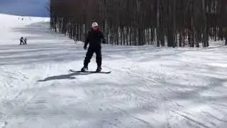 Moj brat i ja vozimo prvi put u zivotu snuobord (snowboard)