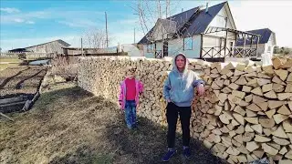 Вика и Вероника едут в гости в деревню к бабушке.