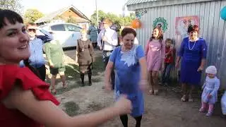 Вот так танцуют на деревенской свадьбе!