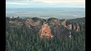 ВЫСЕЧЕННАЯ В СКАЛЕ 33-метровая статуя Будды Шакьямуни