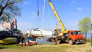 Спуск яхты JEANNEAU Sun Odyssey 30i. Плещеево озеро. 2014г