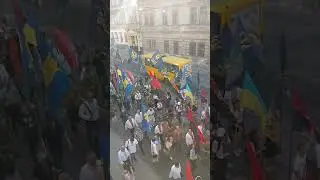 Марш УПА у Львові, у голові з Тягнибоком
