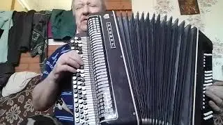 НАЗЫВАЮТ МЕНЯ НЕКРАСИВОЮ.это любимая песня мамы ныне покойной.