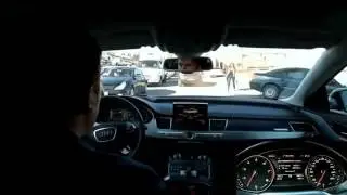 Антон Воротников засмотрелся на красивую девушку